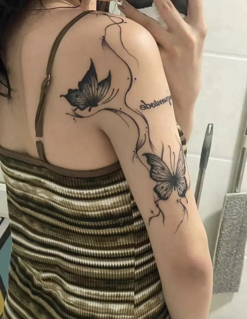 hình xăm bướm mini