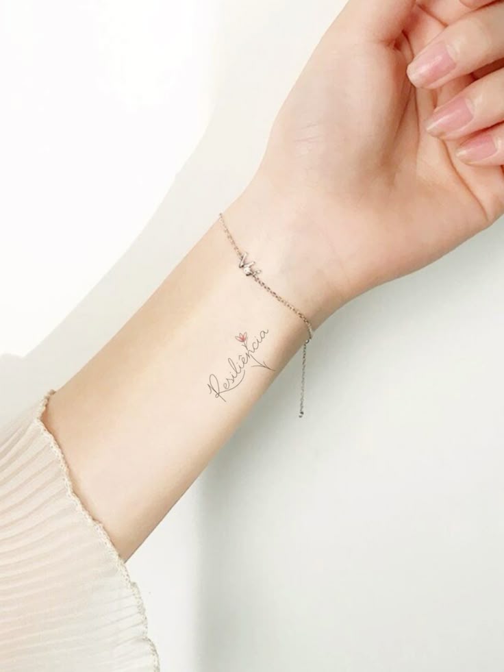 hình xăm cổ tay nữ ý nghĩa
