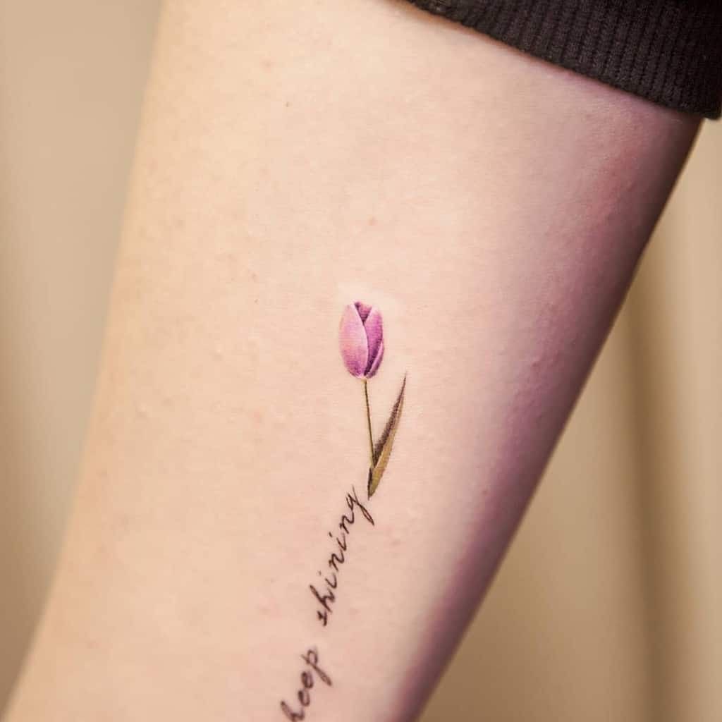 hình xăm hoa tulip