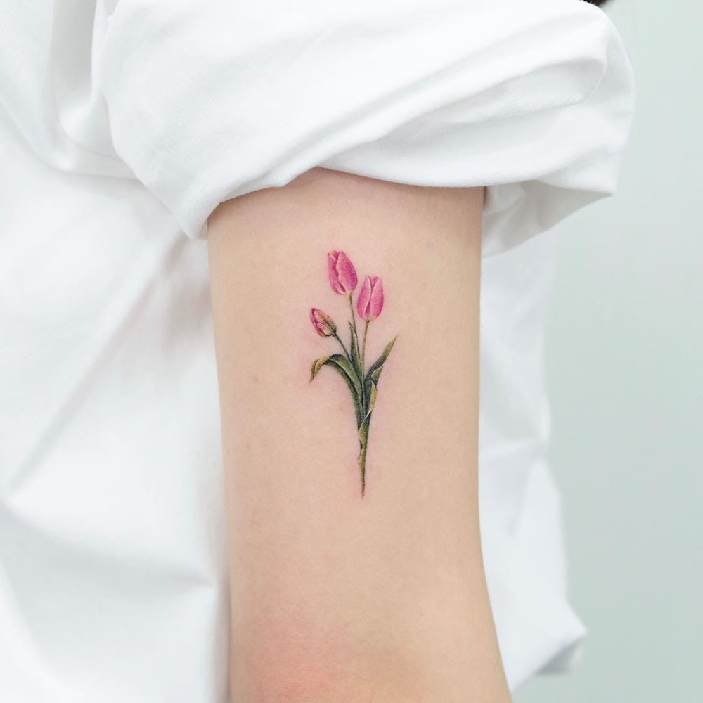 hình xăm hoa tulip
