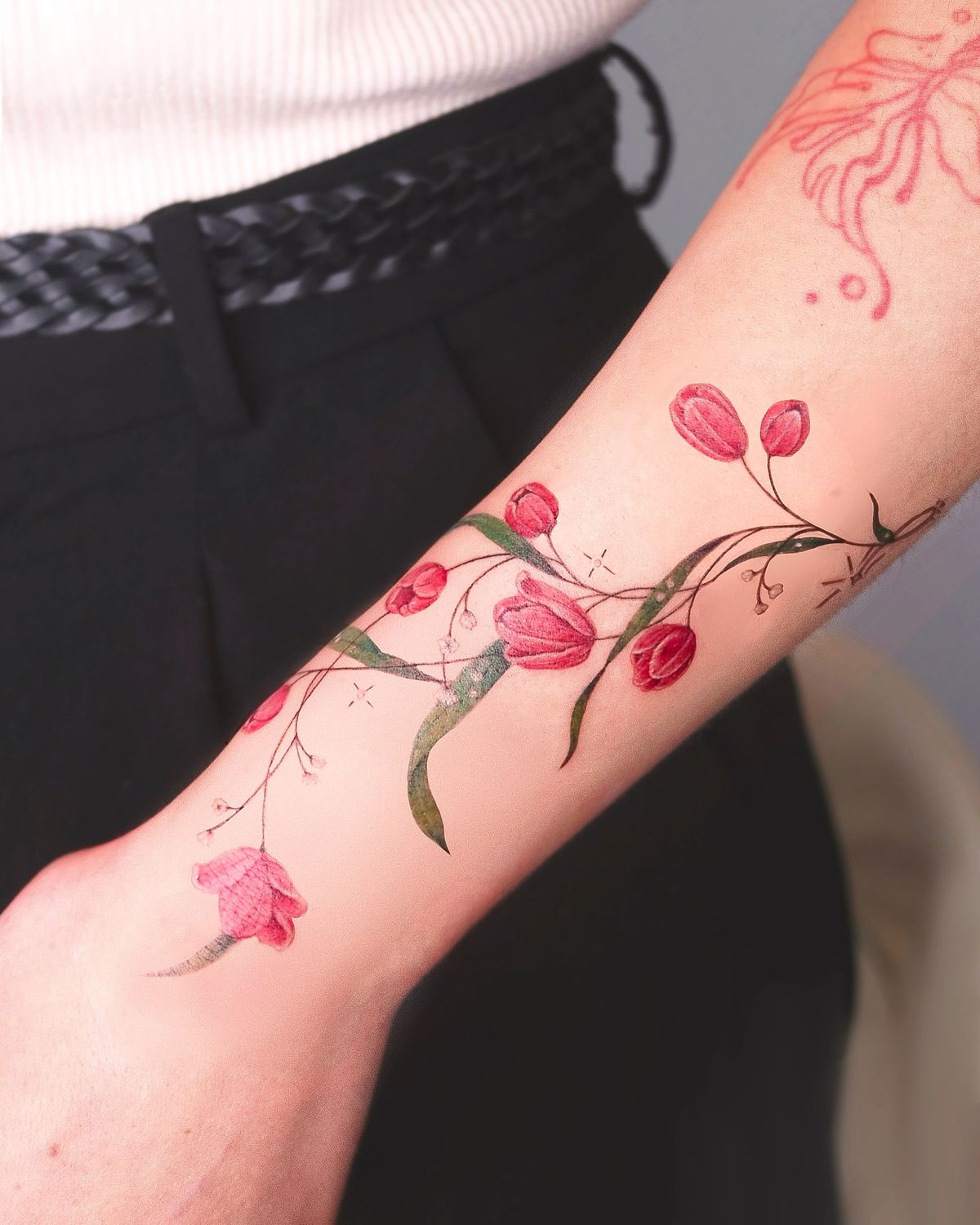 hình xăm hoa tulip mini