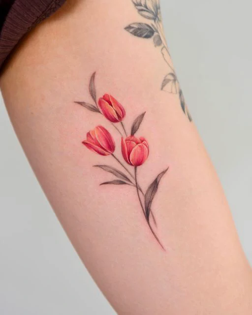 hình xăm hoa tulip