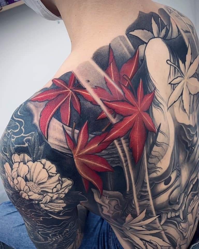 hình xăm lá phong nhật cổ