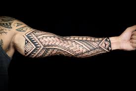 hình xăm maori bắp tay