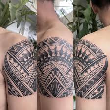 hình xăm maori bắp tay