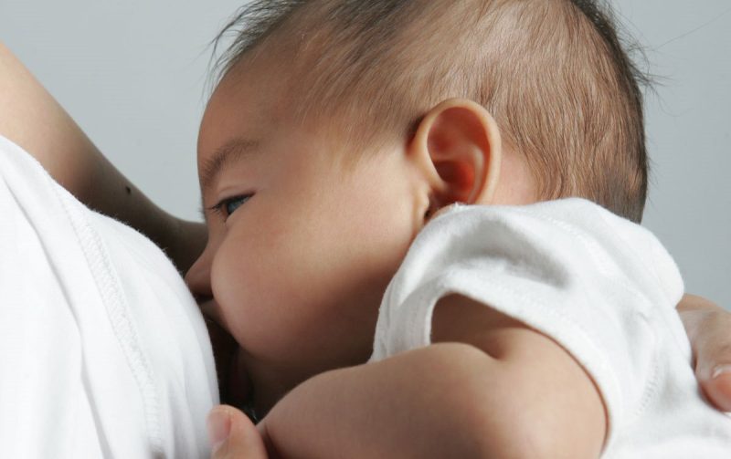 mơ cho con bú và những con số may mắn